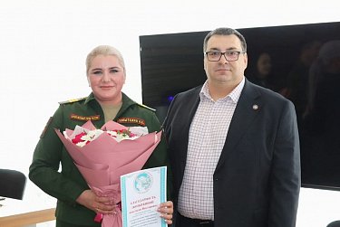 Сергей Бабин поздравил жен военнослужащих